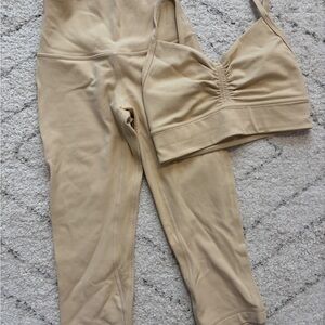 Lululemon Prosecco sports bra and cropped 17” legging Set